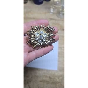 Vintage Gold Tone Costume Large Clear Rhinestone Floral Pin E284